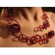 Collier rouge perles bleues